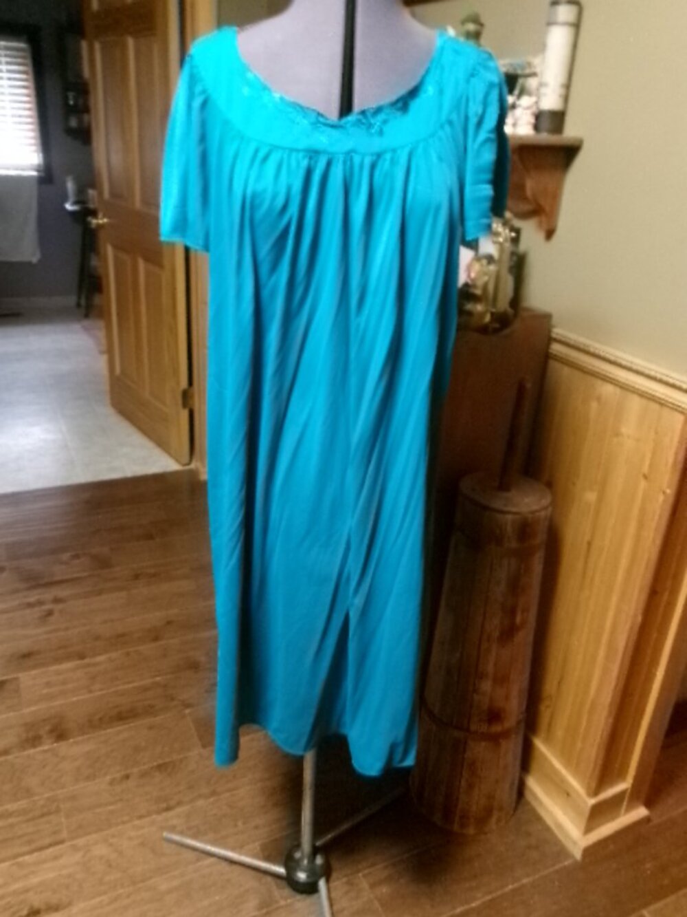 Miss Elaine silk cap sleeve embroidered nightgown Med aqua